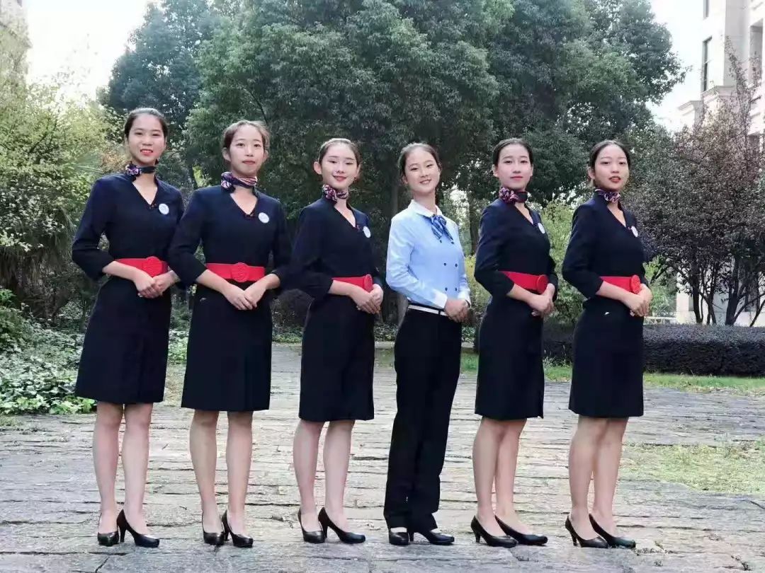 余姚技師學(xué)院(籌)2018學(xué)年學(xué)生會換屆選舉大會順利召開，禮儀服務(wù)展現(xiàn)學(xué)子風(fēng)采